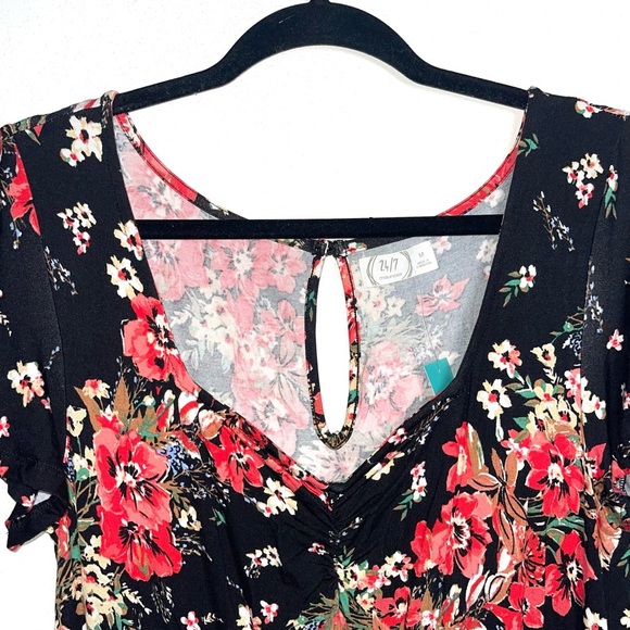 Maurices NWT Black & Red Floral Print Sweetheart Crop Jumpsuit Medium Women’s - Picture 3 of 14
